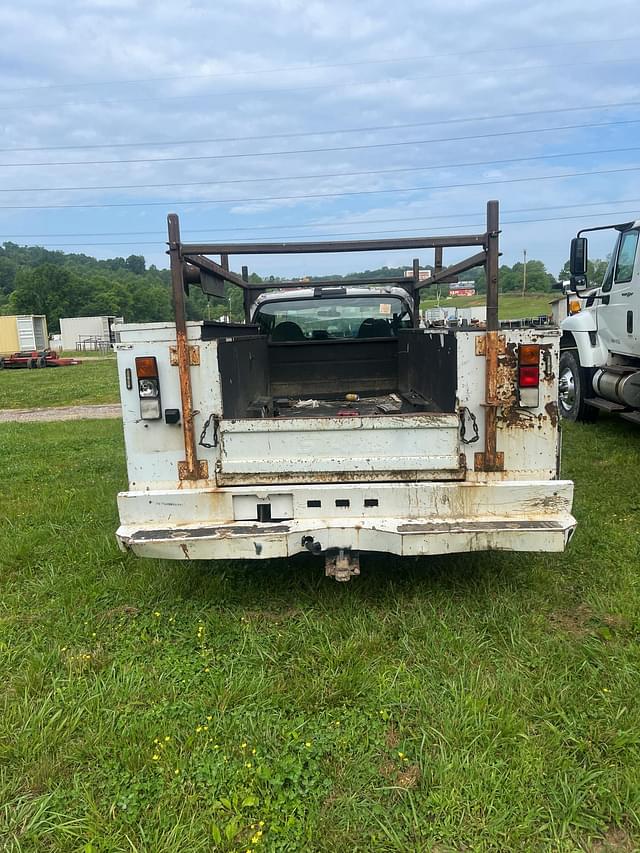 Image of Ford F-350 equipment image 4