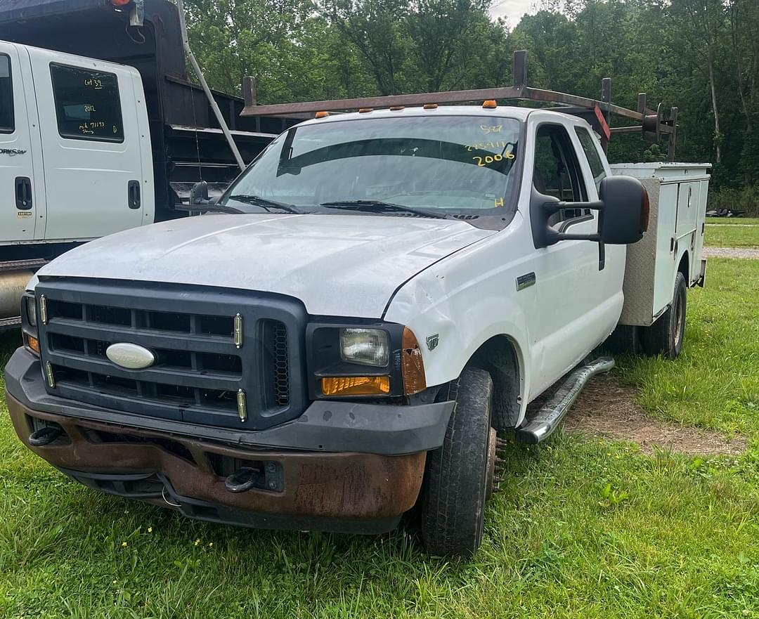 Image of Ford F-350 Primary image