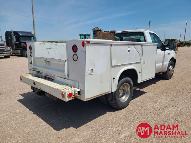 Image of Ford F-350 equipment image 3