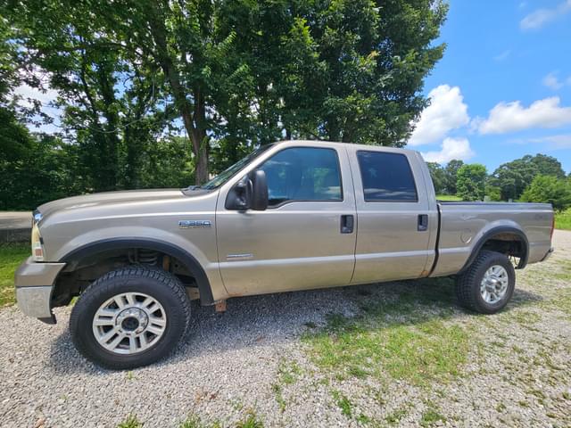 Image of Ford F-350 equipment image 4