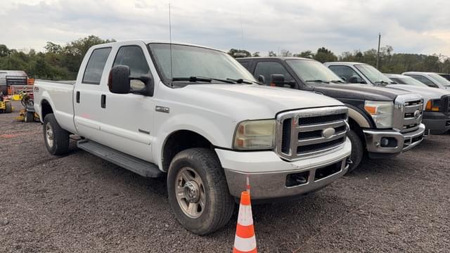 Image of Ford F-350 equipment image 2