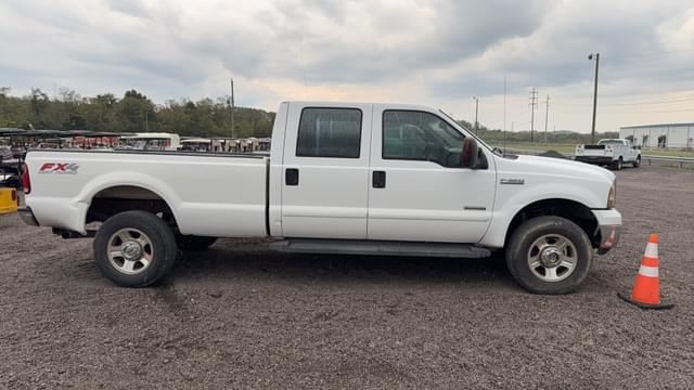 Image of Ford F-350 equipment image 3