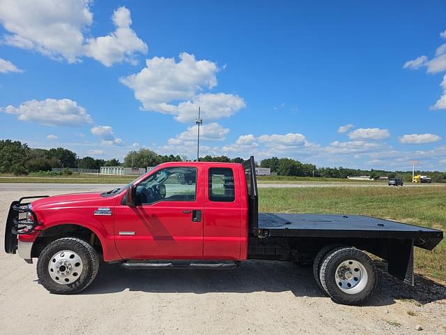 Image of Ford F-350 equipment image 4