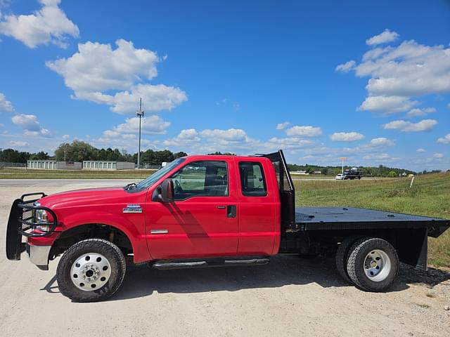 Image of Ford F-350 equipment image 3