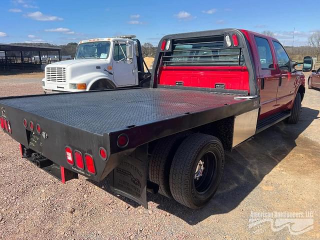 Image of Ford F-350 equipment image 3