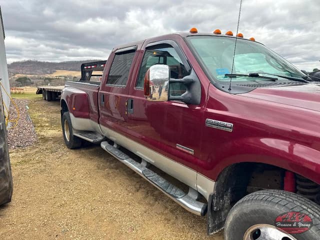 Image of Ford F-350 equipment image 1