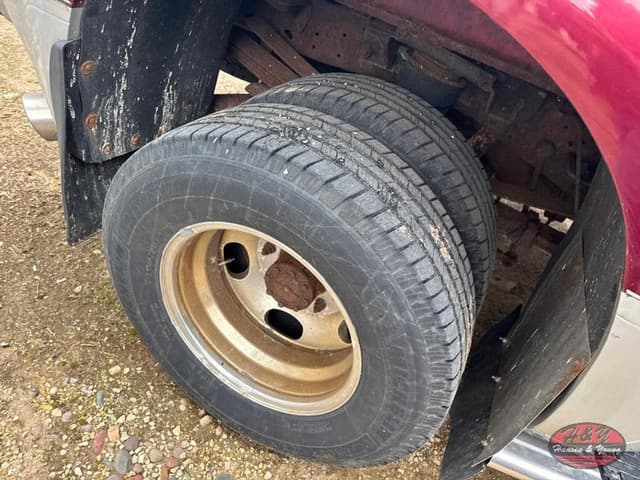 Image of Ford F-350 equipment image 4