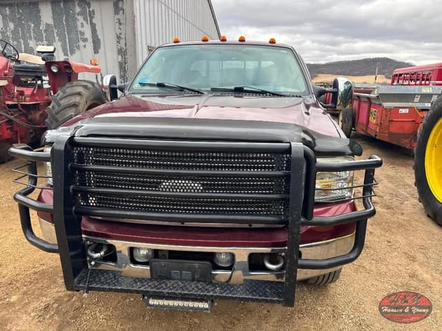 Image of Ford F-350 equipment image 3