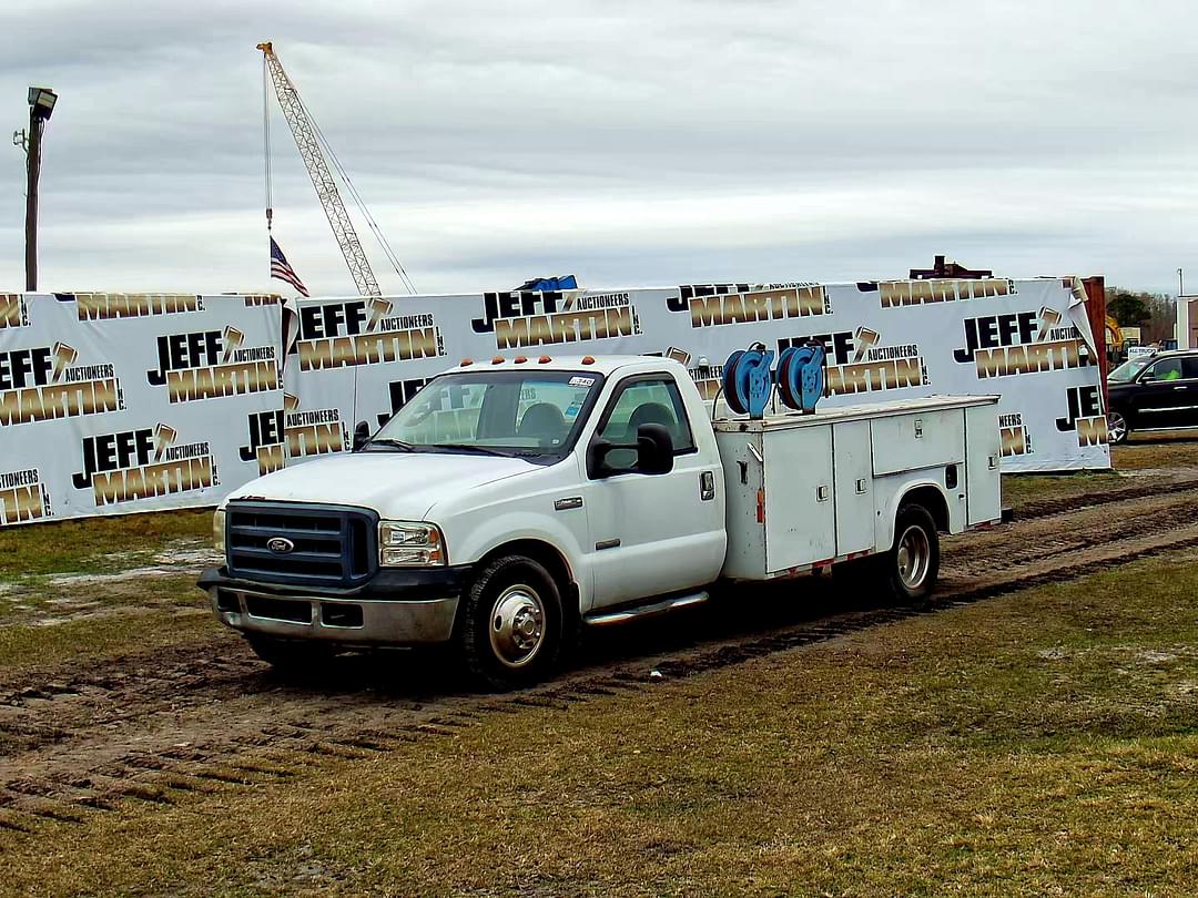 Image of Ford F-350 Primary image