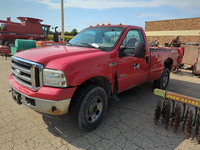 Image of Ford F-350 equipment image 3