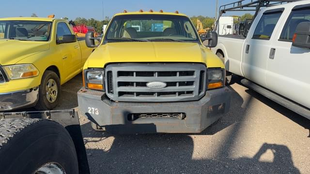 Image of Ford F-350 equipment image 1
