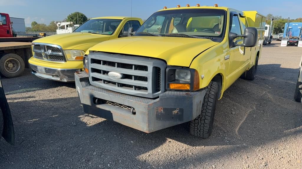 Image of Ford F-350 Primary image