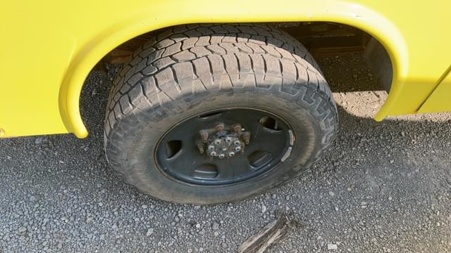 Image of Ford F-350 equipment image 4