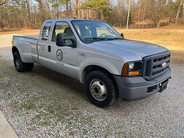 Image of Ford F-350 equipment image 2