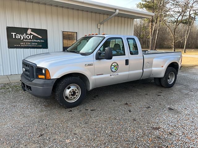 Image of Ford F-350 equipment image 1