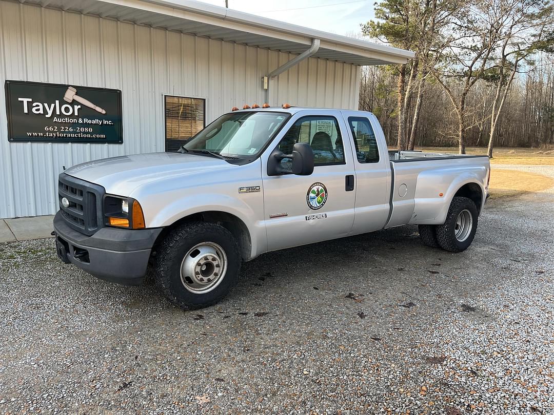 Image of Ford F-350 Primary image