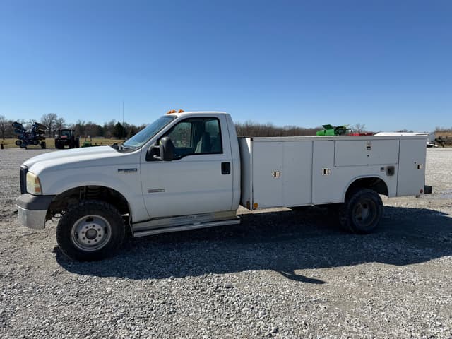 Image of Ford F-350 equipment image 3