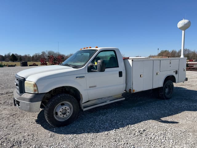 Image of Ford F-350 equipment image 2