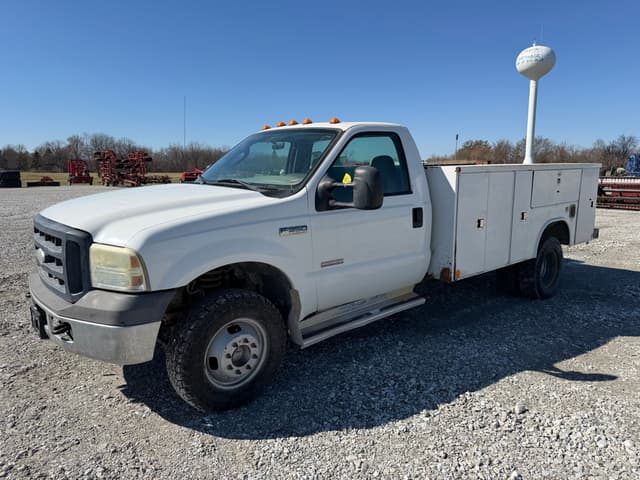 Image of Ford F-350 equipment image 1