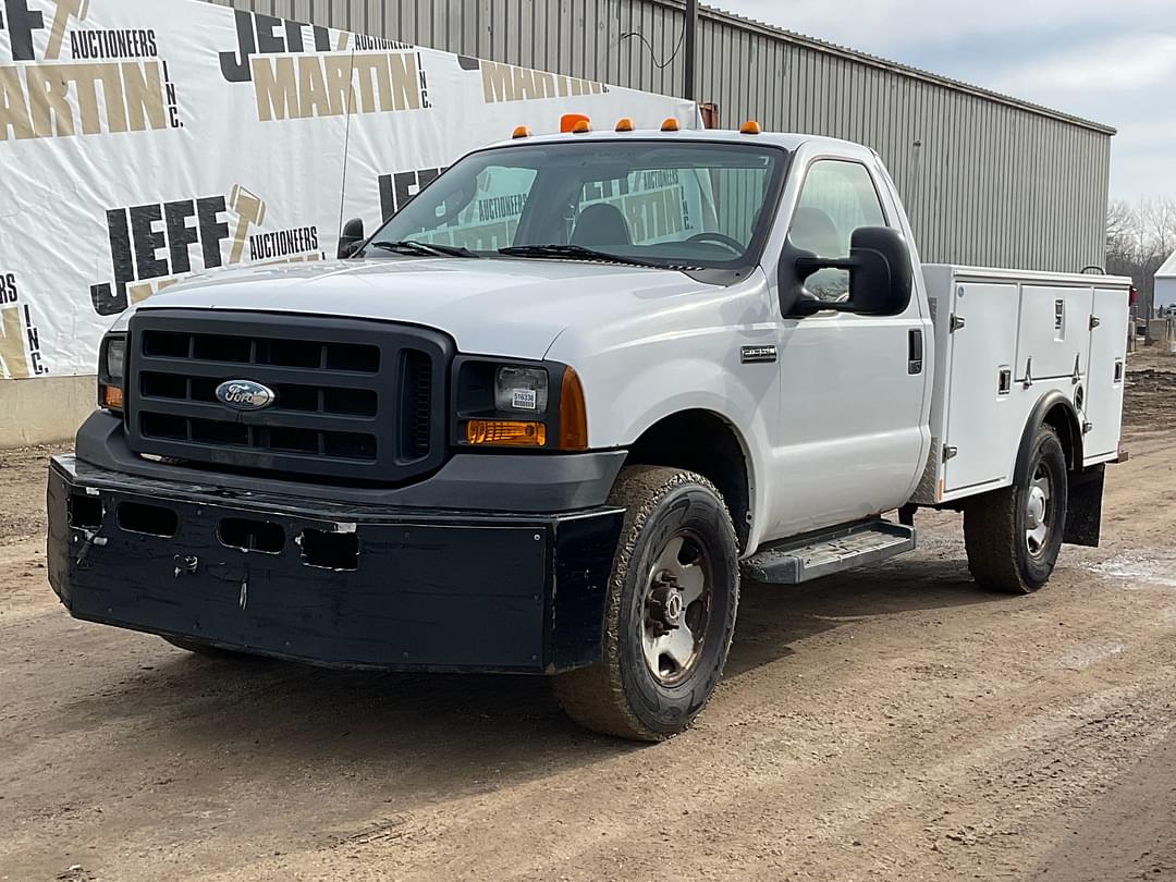 Image of Ford F-350 Primary image