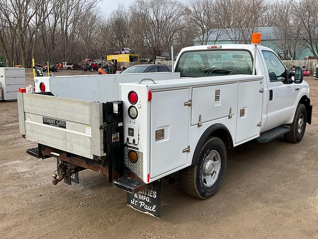 Image of Ford F-350 equipment image 4