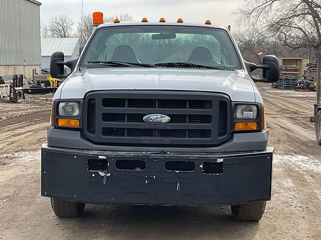 Image of Ford F-350 equipment image 1