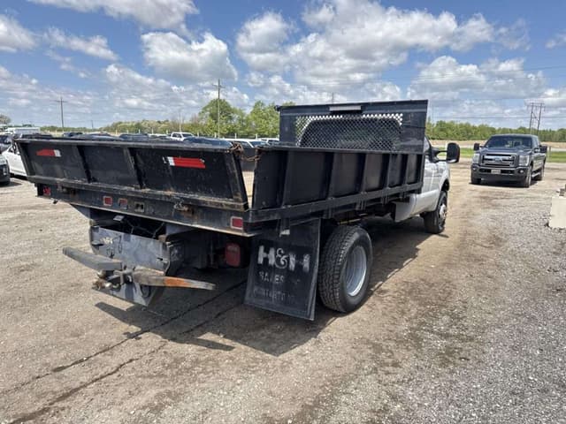 Image of Ford F-350 equipment image 4