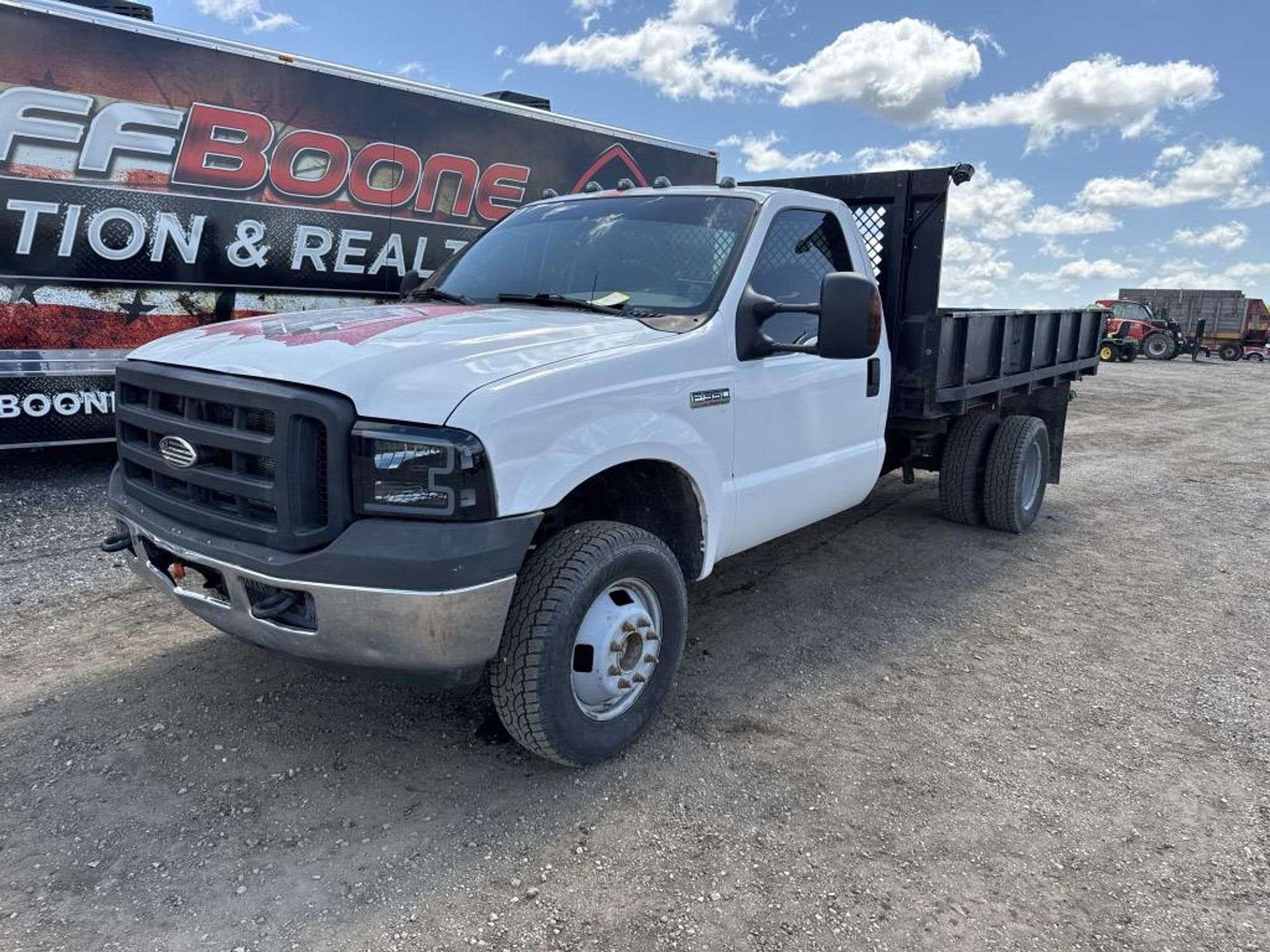 2006 Ford F-350 Equipment Image0