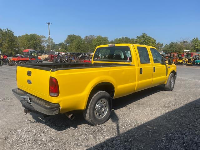 Image of Ford F-350 equipment image 2