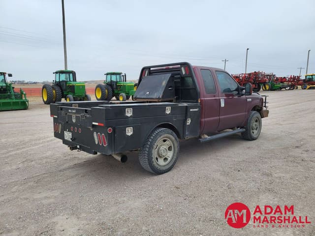 Image of Ford F-350 equipment image 2