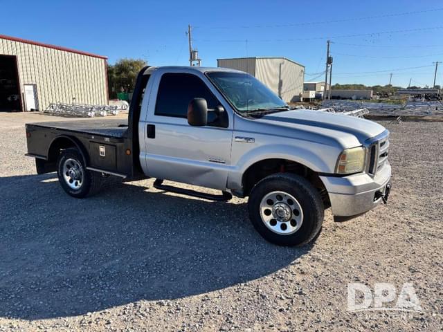 Image of Ford F-350 equipment image 4