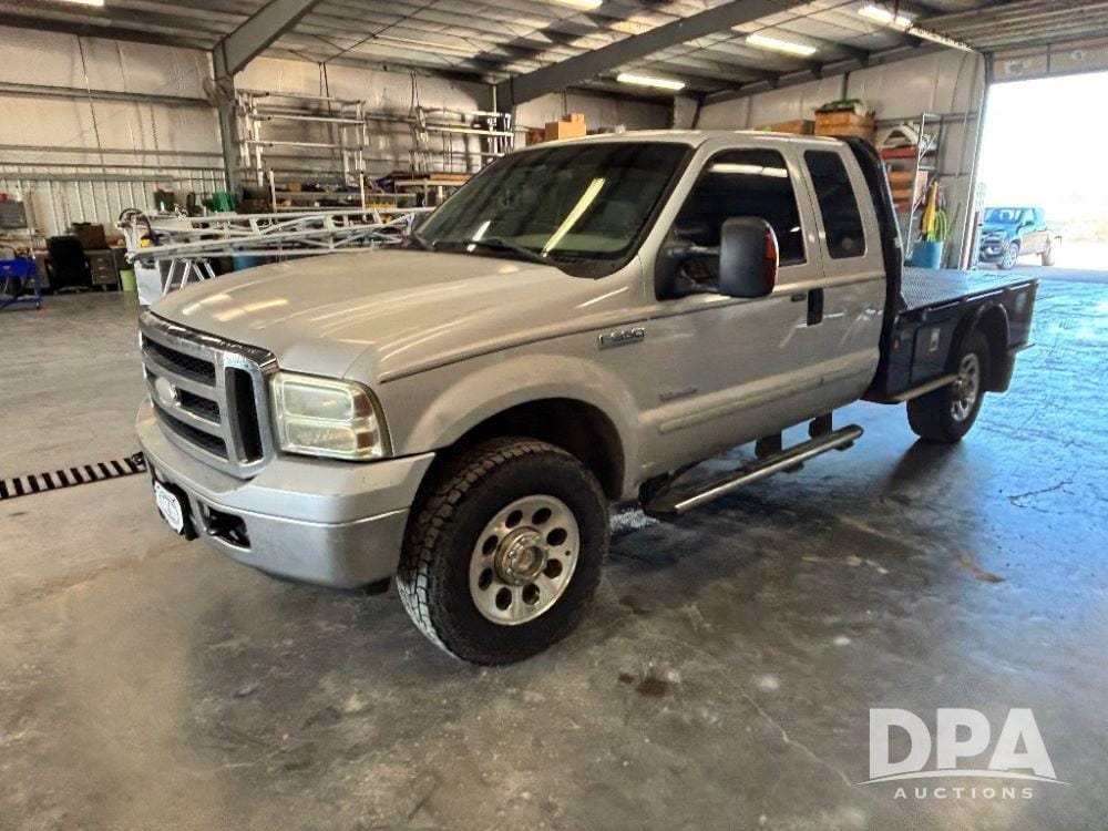 2006 Ford F-350 Equipment Image0