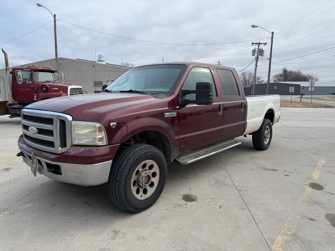 Image of Ford F-350 Primary image