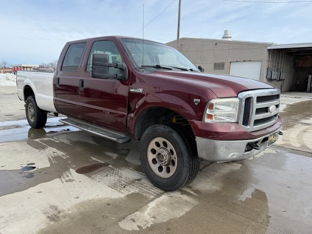 Image of Ford F-350 equipment image 3