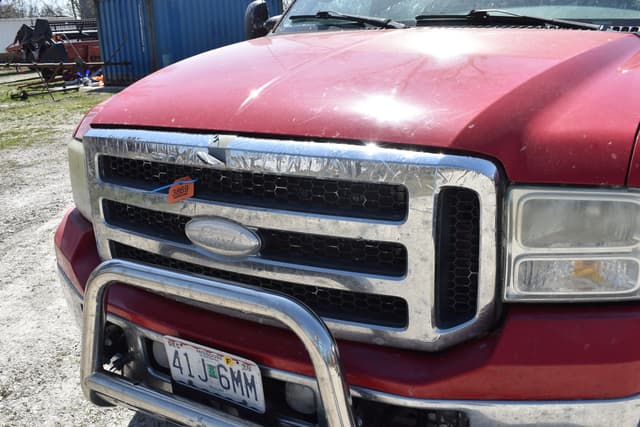 Image of Ford F-350 equipment image 3