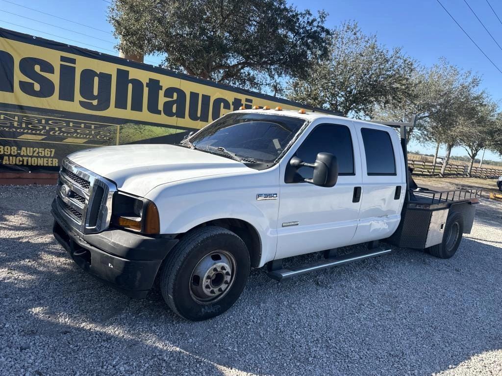 2006 Ford F-350 Equipment Image0