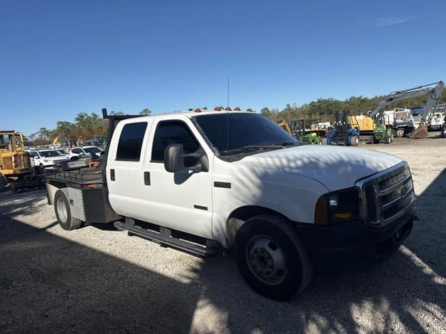 Image of Ford F-350 equipment image 3
