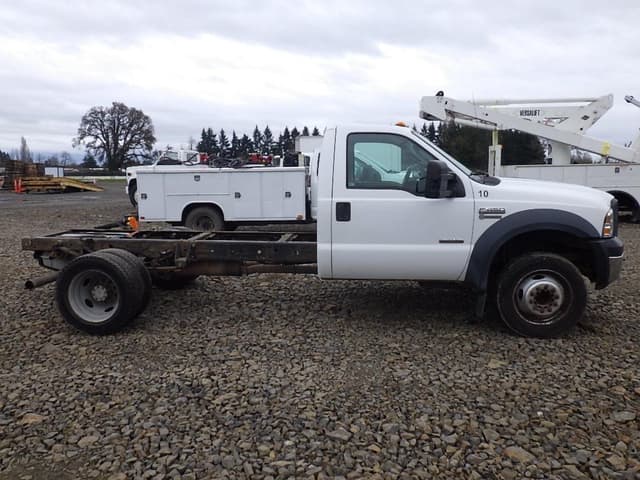 Image of Ford F-450 equipment image 3