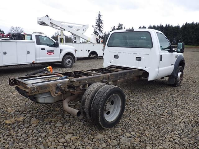 Image of Ford F-450 equipment image 4