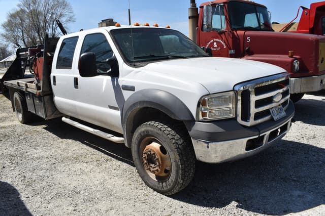 Image of Ford F-450 equipment image 2