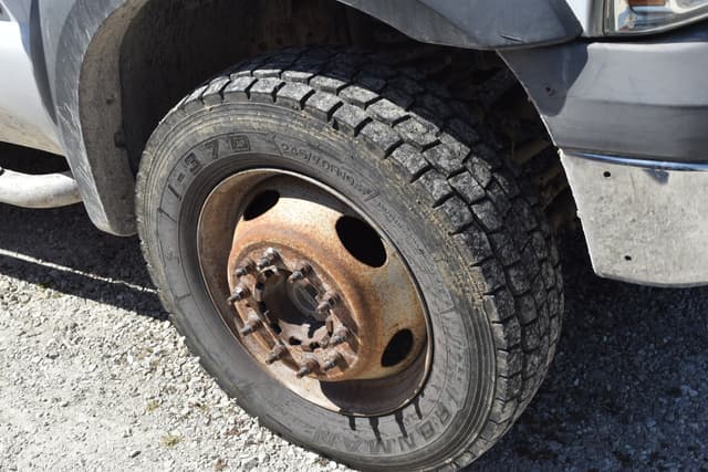 Image of Ford F-450 equipment image 3