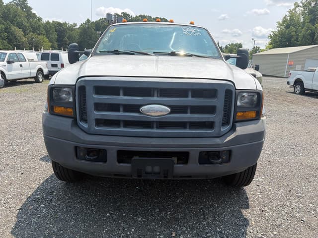 Image of Ford F-450 equipment image 2