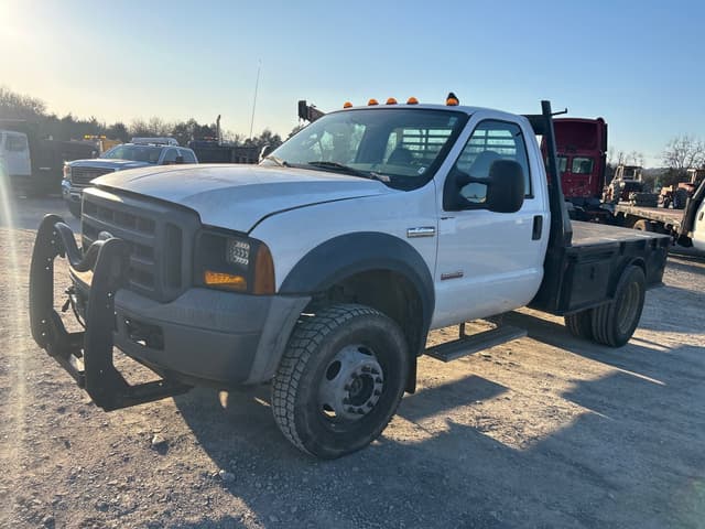 Image of Ford F-450 equipment image 4