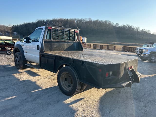 Image of Ford F-450 equipment image 3