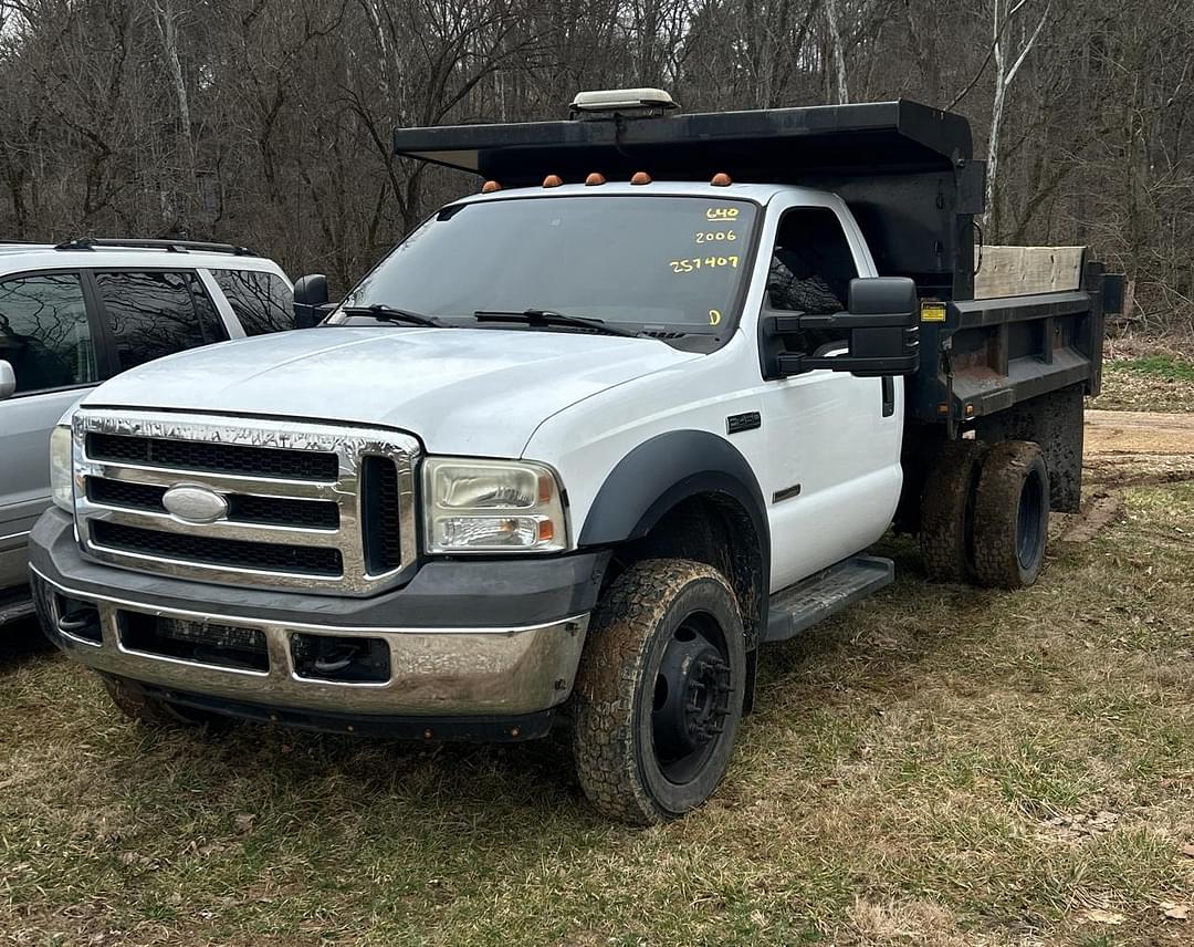 Image of Ford F-450 Primary image