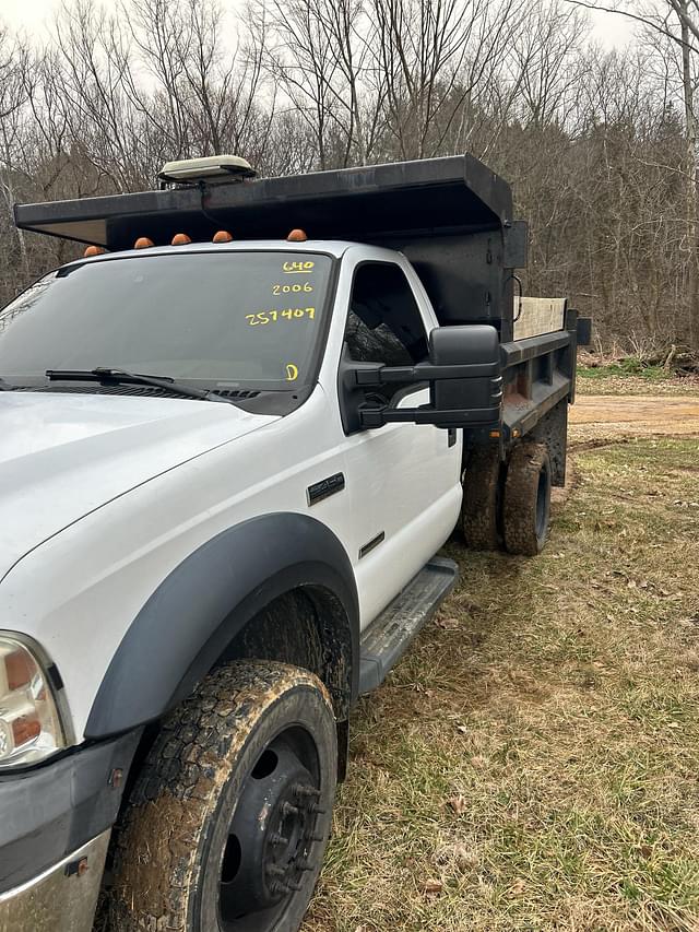 Image of Ford F-450 equipment image 2