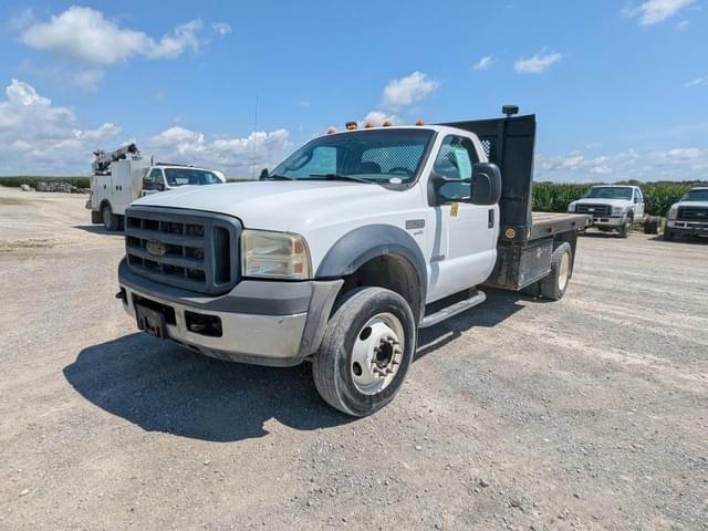 Image of Ford F-450 equipment image 3