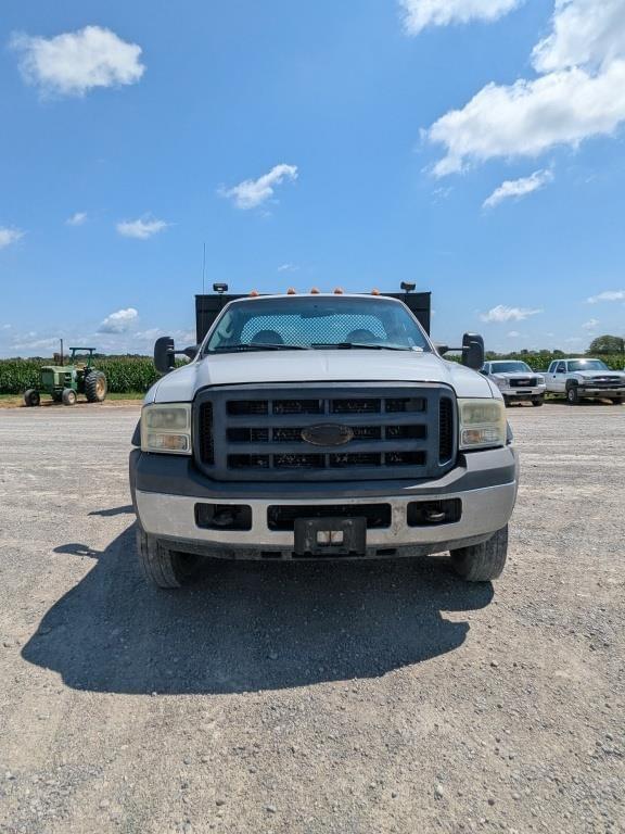 Image of Ford F-450 equipment image 2