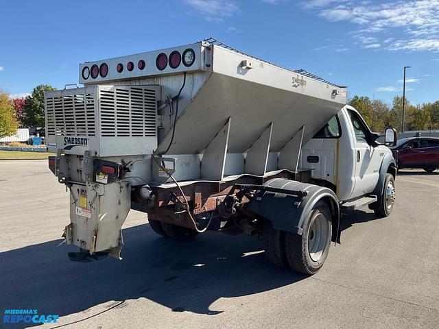 Image of Ford F-450 equipment image 4