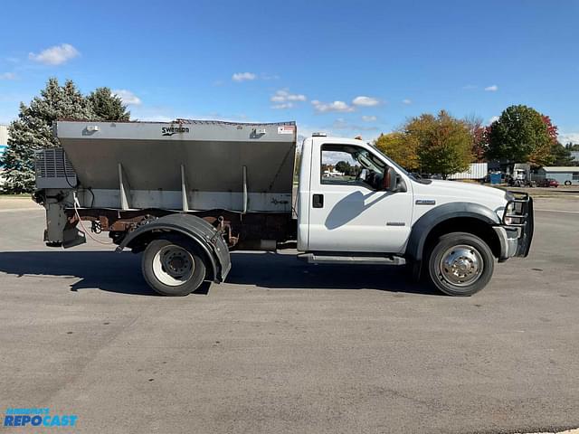 Image of Ford F-450 equipment image 3